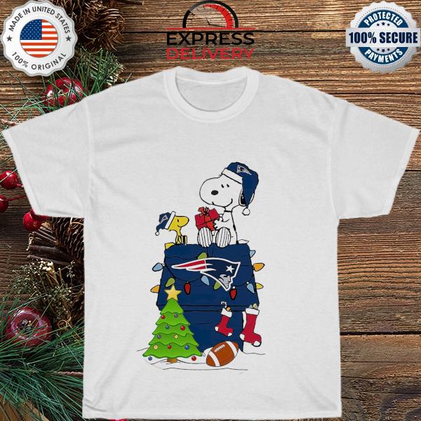 Snoopy new england Patriots nfl football shirt
